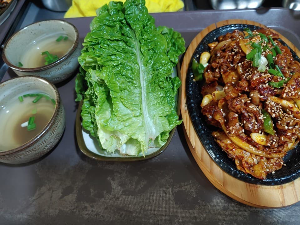 제육볶음 정식 이미지